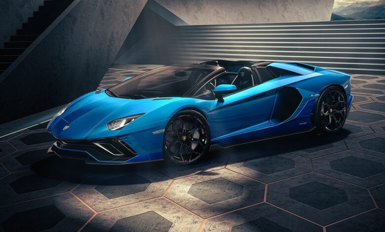 Lamborghini, Aventador Ultimate Coupe'yi ve NFT'yi Teslim Etti!